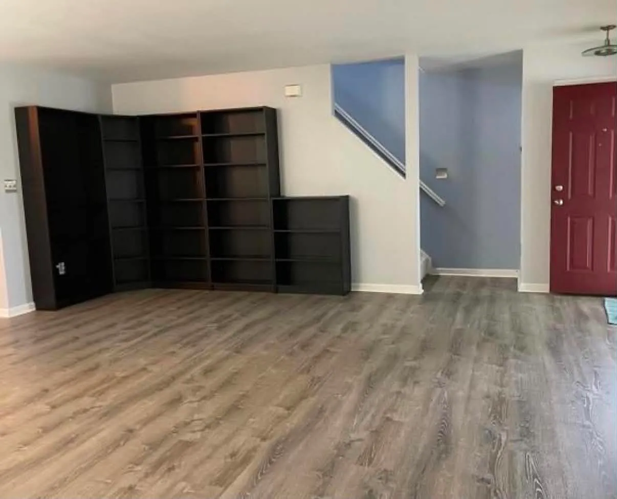 2 bed, 2.5 bath, 2520 sqft, $1,950 — Photo 3