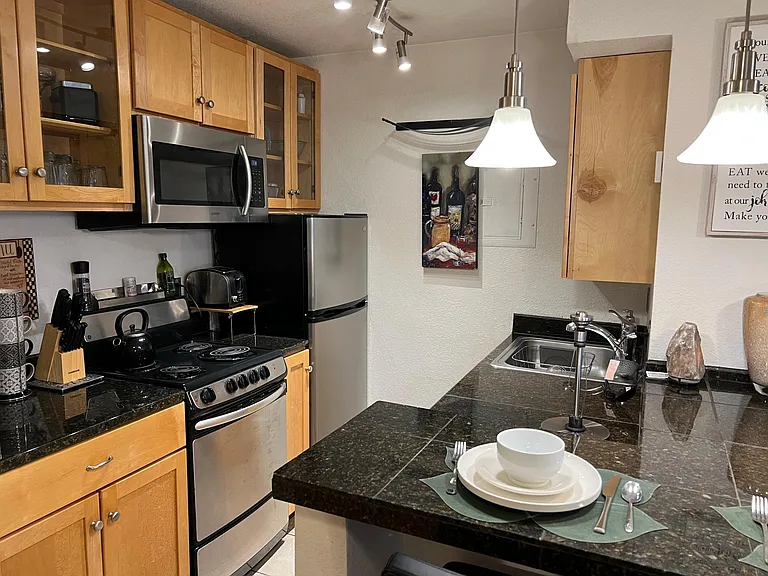 1825 Marine St #5 — Photo 8