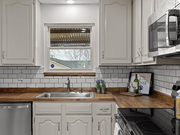 4th image of 302 Locust St