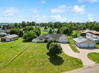 405 Linn Dr, Palo, IA 52324