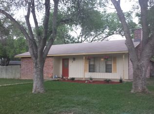 7 Donna Dr, Uvalde, TX 78801