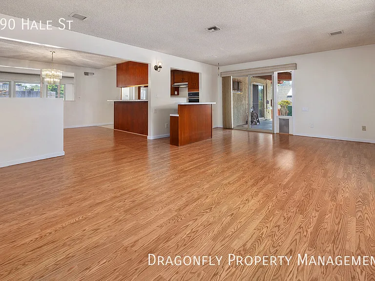 490 Hale St — Photo 18