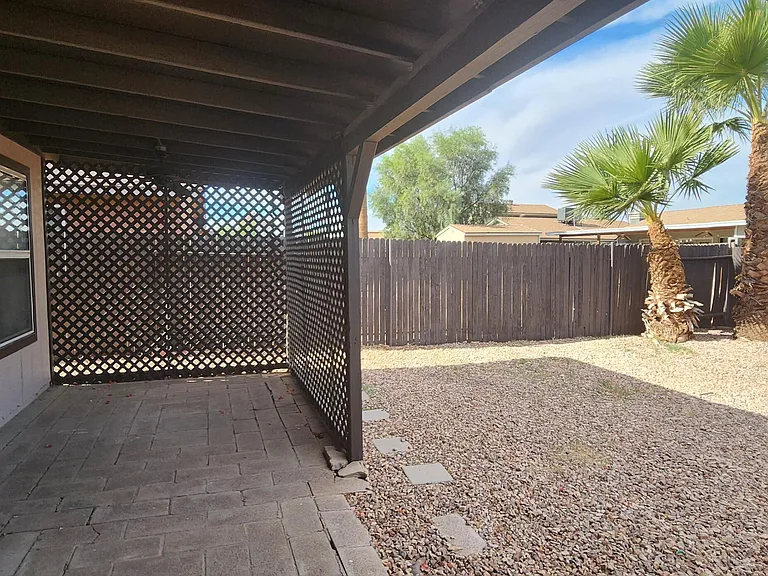 9002 W Roma Ave — Photo 28