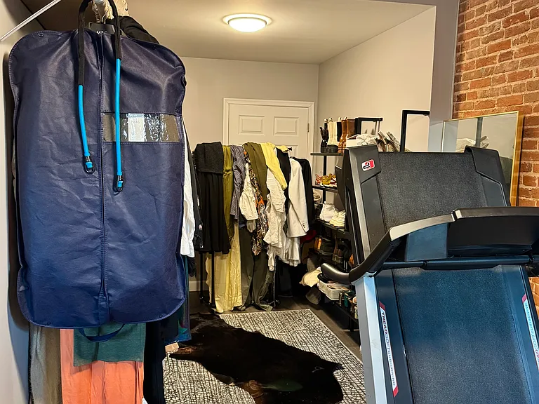 view of how most recent tenant furnished the space. space has been cleared out for next tenant