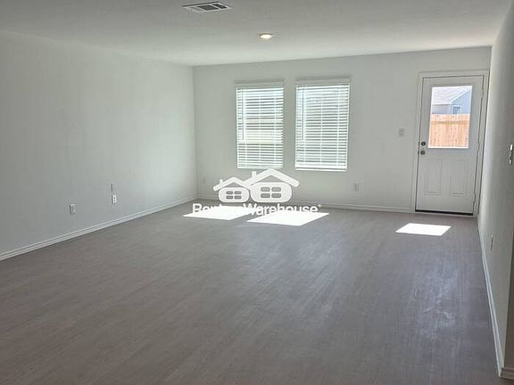5th image of 416 Silvercloud Dr