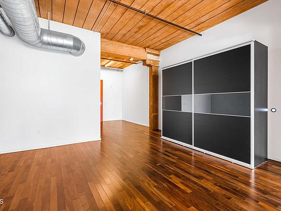 5th image of 530 S Hewitt St #325