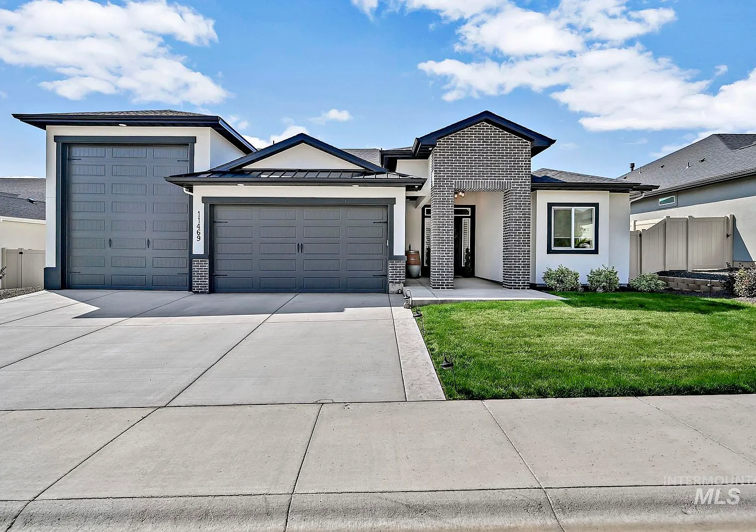 3 bed, 2392 sqft, $3,050 — Photo 1