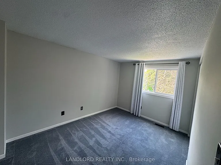 833 Laurier Ave — Photo 36