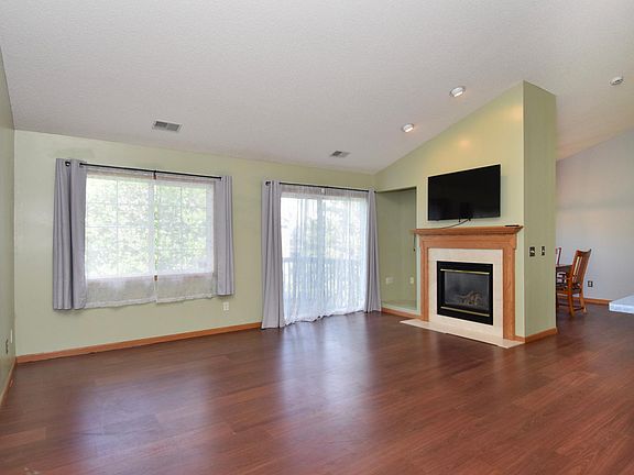 4th image of 7559 Derby Ln