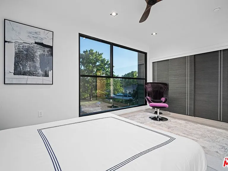 11241 Blix St — Photo 19