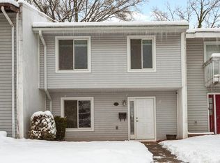 107 Hayloft Ct, Sterling, VA 20164