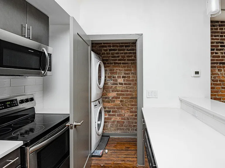 1711 E Main St — Photo 3