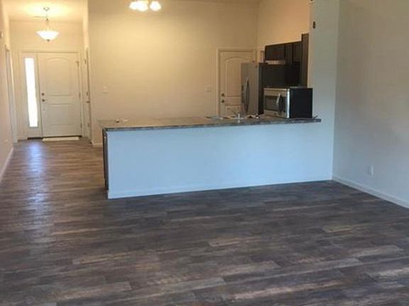 3rd image of 3157 Jasmine Ct