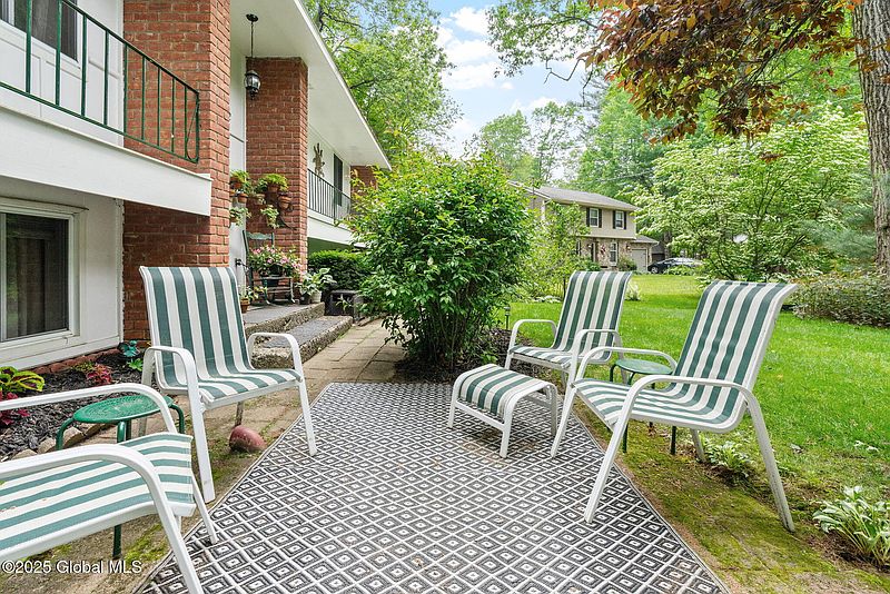 4th image of 22 Sylvan Court