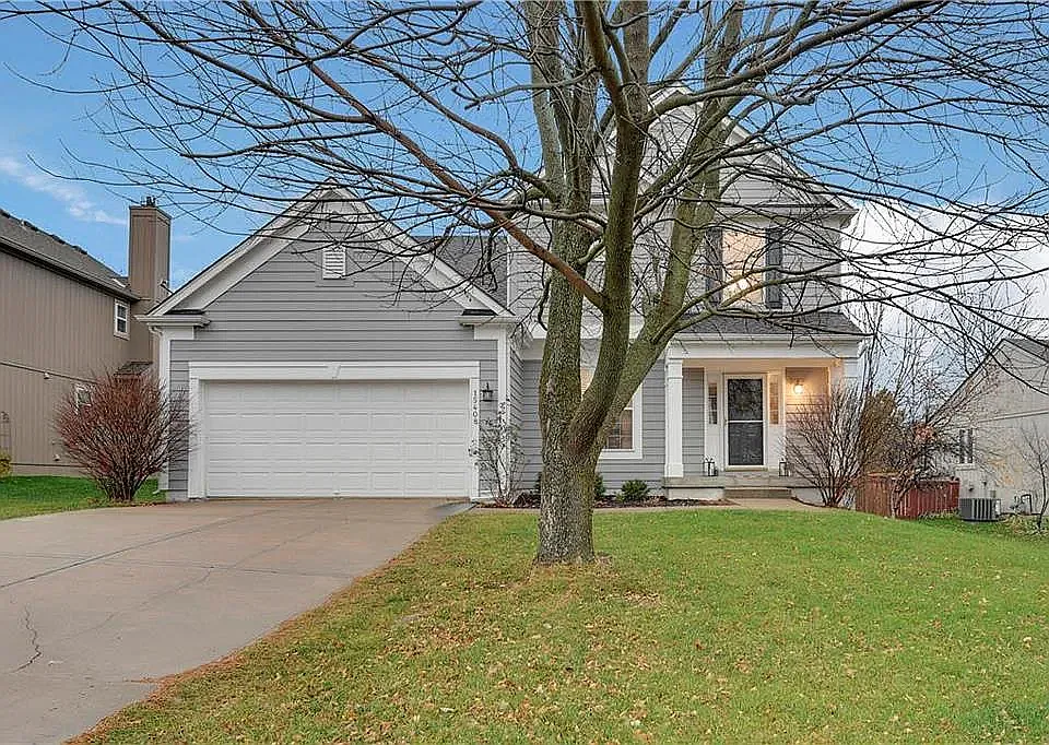 3 bed, 2.5 bath, 1744 sqft, $2,450 — Photo 2