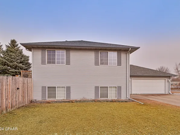 5296 6th Ave N, Grand Forks, ND 58203