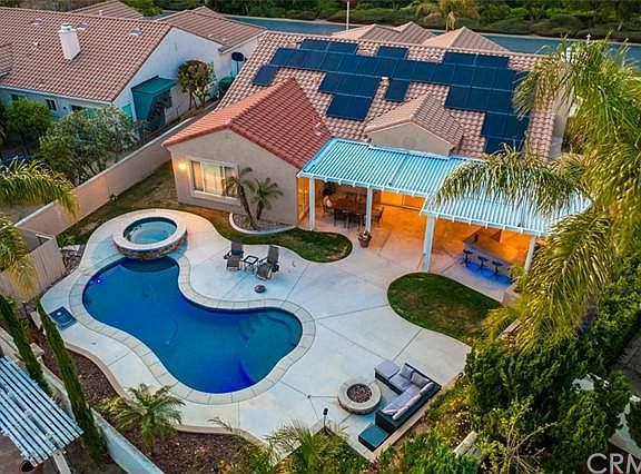 3rd image of 2350 Canyon Crest Dr