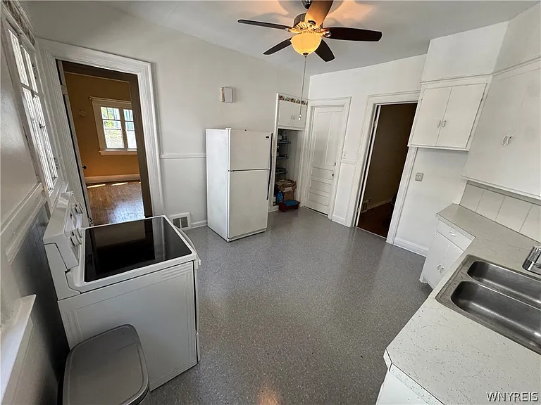 7 Berkley Pl — Photo 4