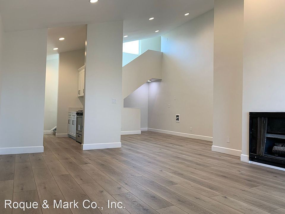 1st image of 942 7th St #2