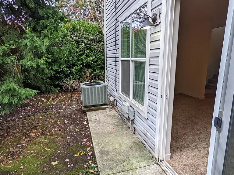 Halsey East Townhomes — Photo 144