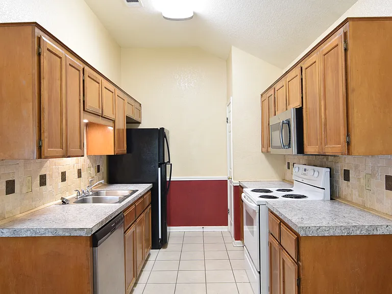 203 Bronc Dr — Photo 5