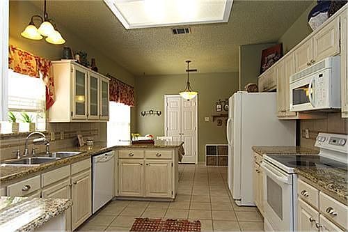 3rd image of 1106 Emily Ln