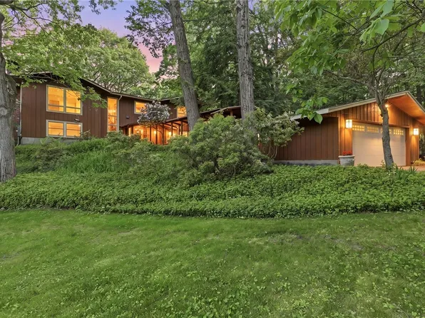 177 Bluhm Rd, Fairport, NY 14450