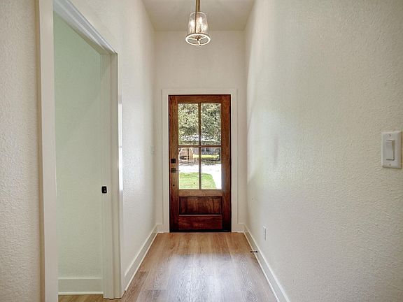 5th image of 104 Pony Grass Ln