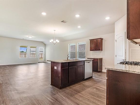 2nd image of 2252 N Savannah Lakes Dr