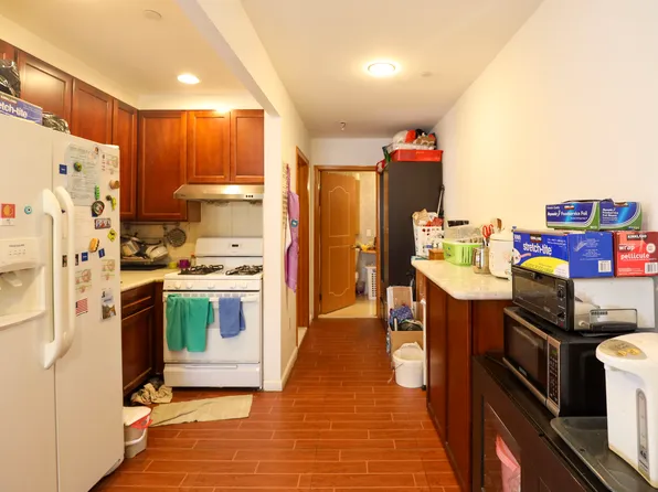 140 Avenue O image 7 of 19