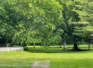 409 E 2nd St, Perry, MI 48872