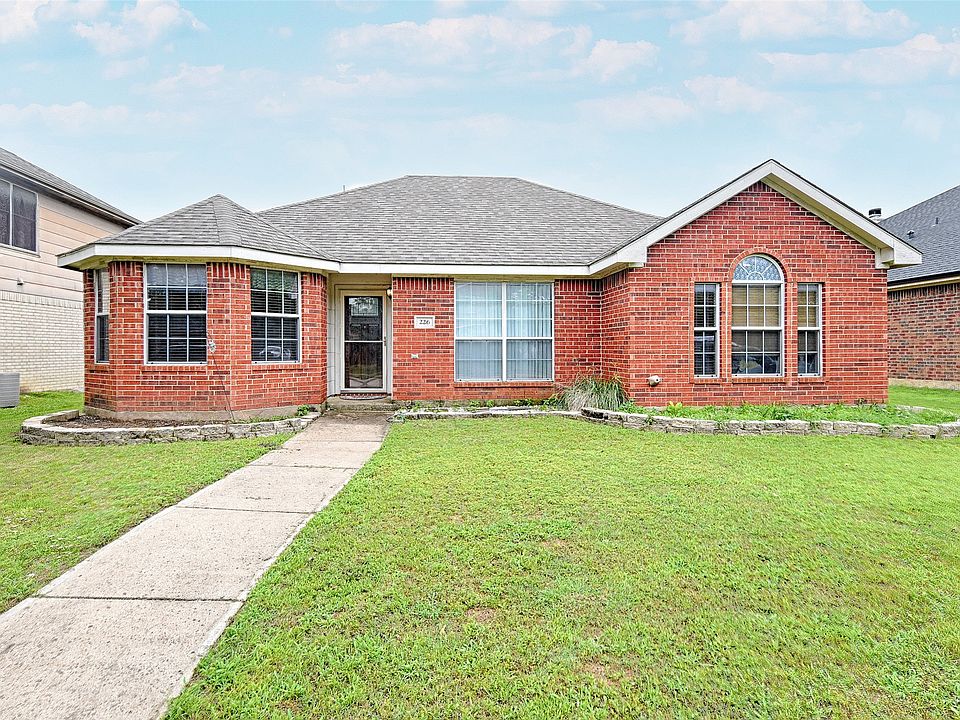 1st image of 226 Shady Oaks Ln