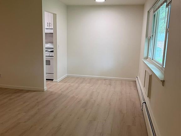 4th image of 4 Colonial Dr APT 8