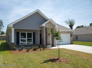 65 Saltmeadow Cir, Ocean Springs, MS 39564