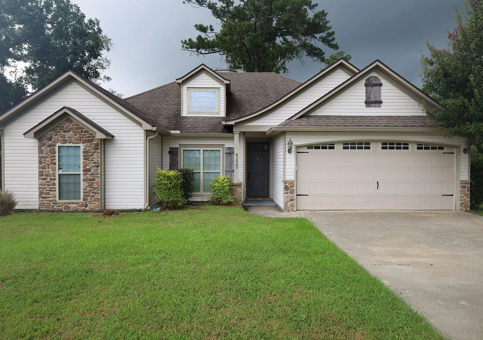4220 Bowen Way (HVP) — Photo 1