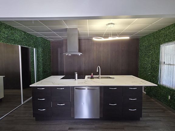 3rd image of 10 Hobbs St #10