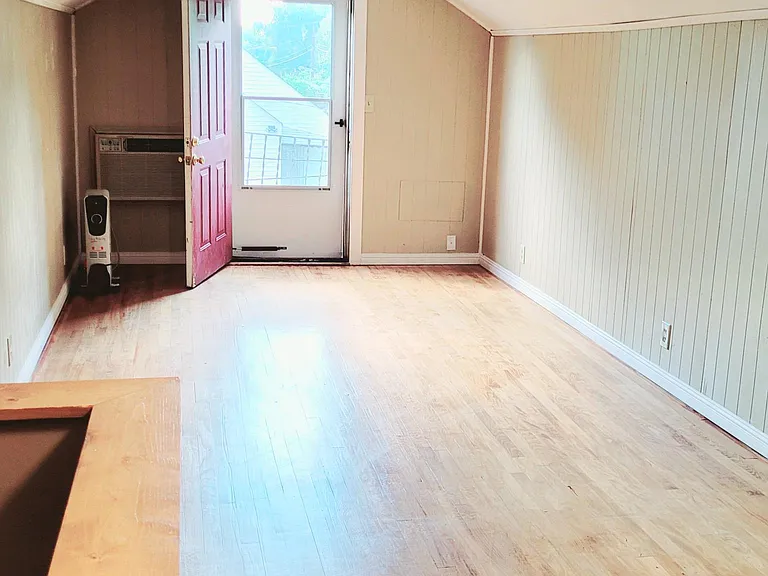 172 Park Cir — Photo 3