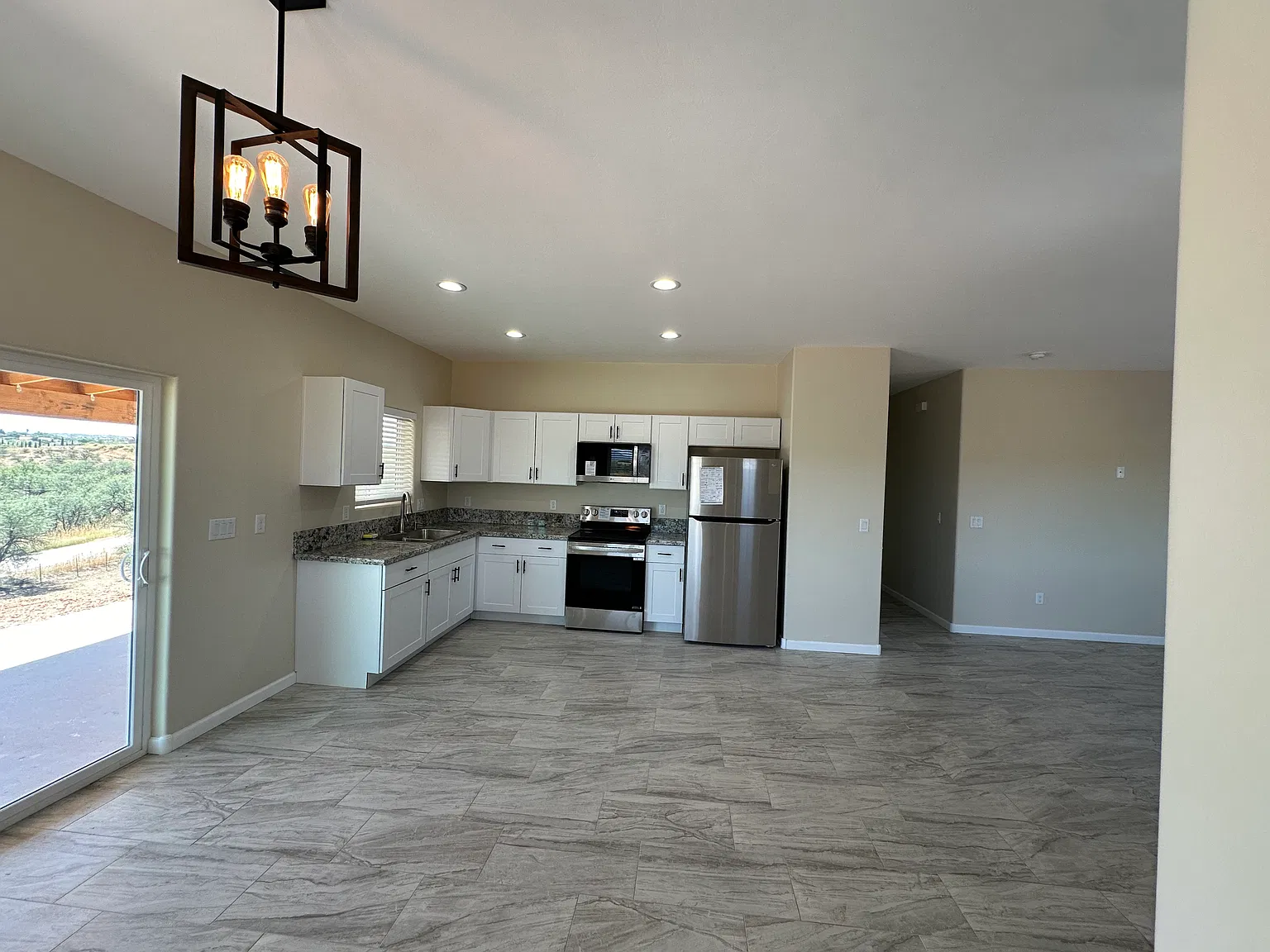 3 bed, 1368 sqft, $1,700 — Photo 3