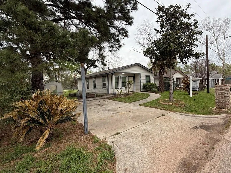 710 Avenue J Pl — Photo 2