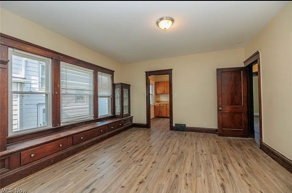 2 bed, 1100 sqft, $1,200 — Photo 3