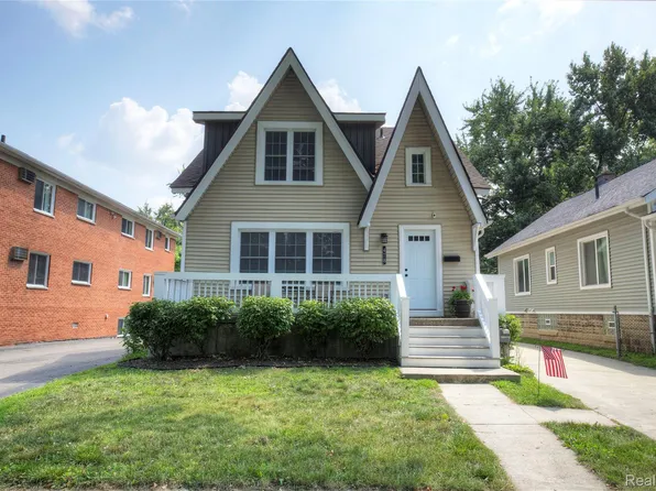 478 E Breckenridge St, Ferndale, MI 48220