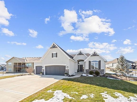 4th image of 4300 Lakeshore Dr