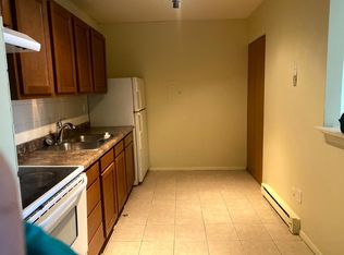 551 Ashland Ave APT E, Aurora, IL 60505