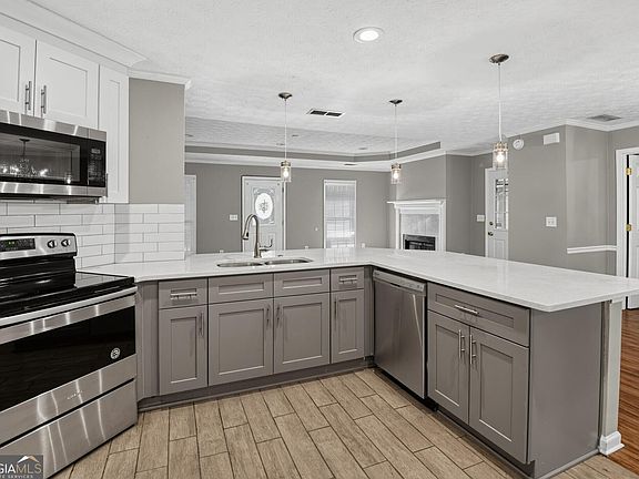 4th image of 2880 Highpoint Rd