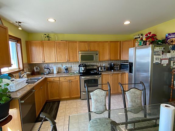 2nd image of 4883 Barcelona Cres