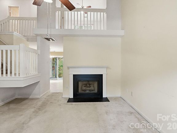 3rd image of 636 Emerald Cove Dr
