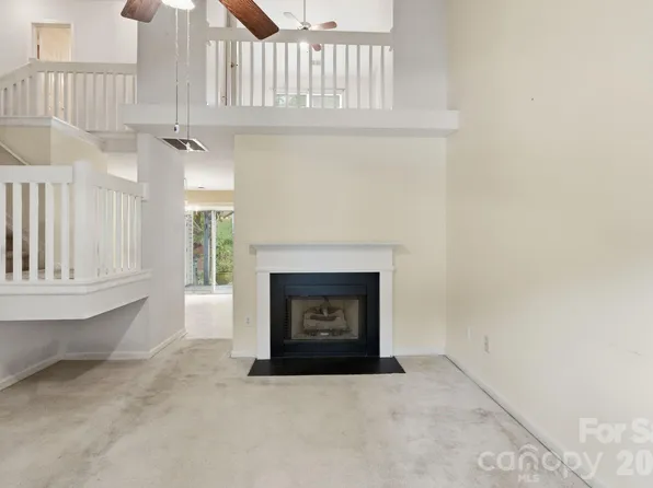 636 Emerald Cove Dr, Charlotte, NC 28262