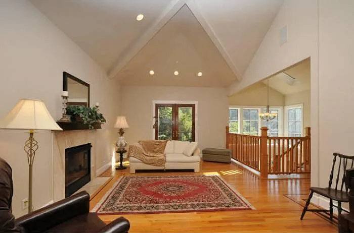 4 bed, 3.5 bath, 2900 sqft, $10,500 — Photo 2