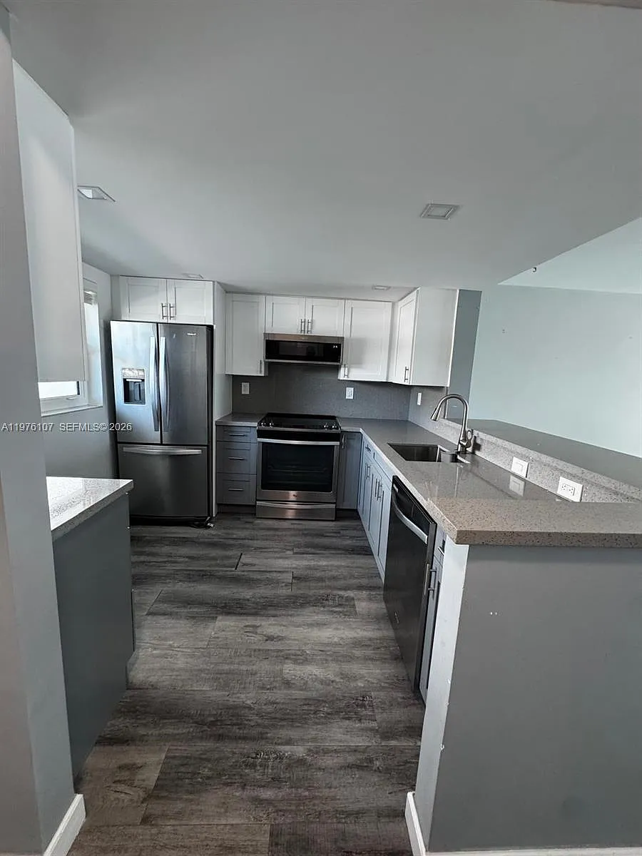 Building Photo - 4000 NE 170th St #206
