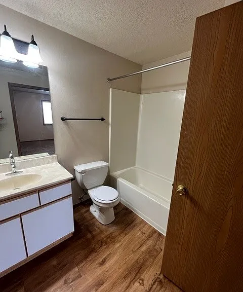 Bennington Hill Apartments — Photo 36